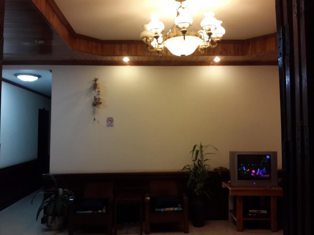 อาตี๋ เกสต์เฮ้าส์ Hotel หลวงพระบาง ภายนอก รูปภาพ